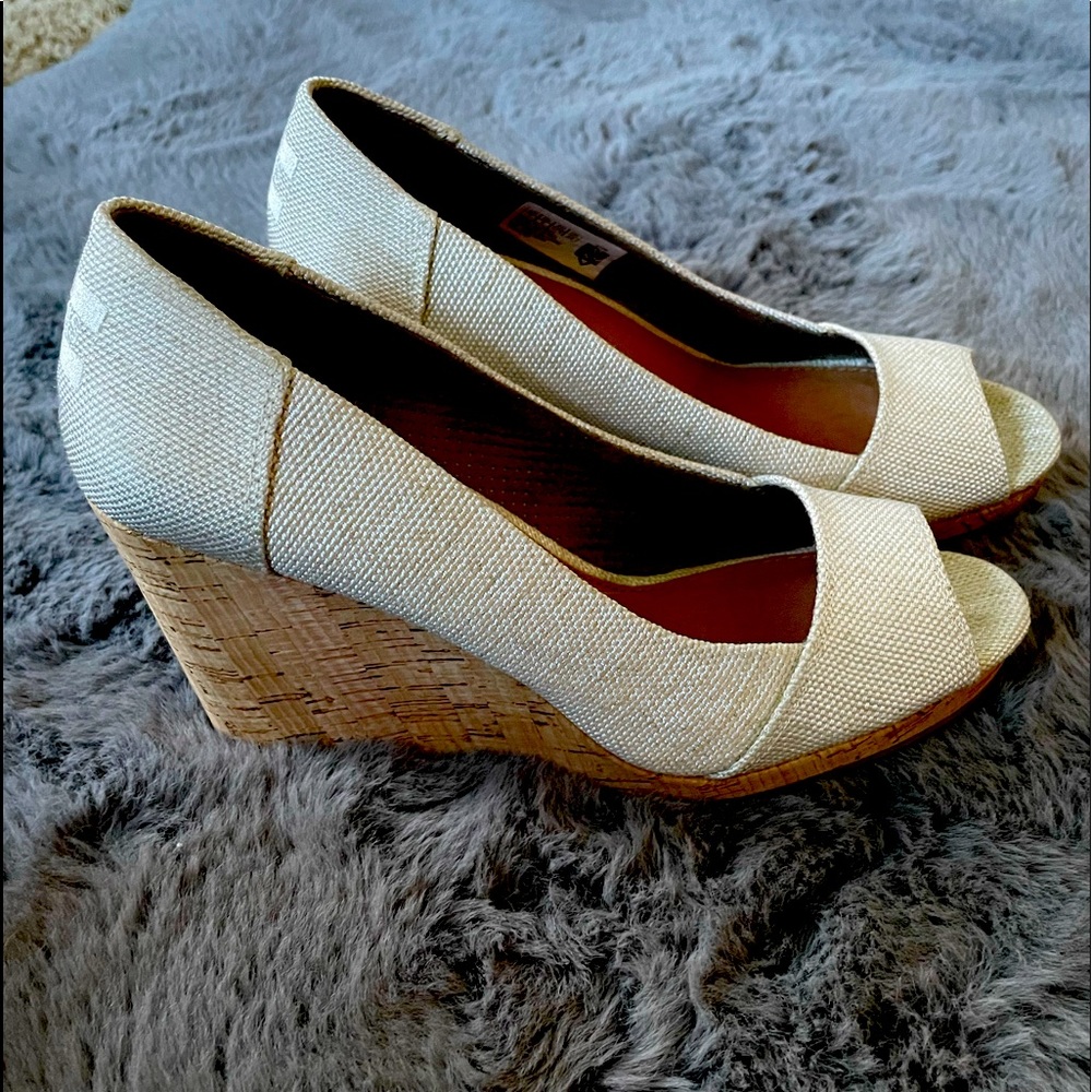 Stella natural yarn dye Toms wedge - size 7